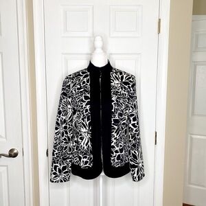 𝅺CHICO’S Women’s Black Floral Jacket High Collar